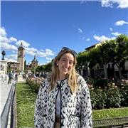 Profesora de Francés imparte clases de todas las materias de Humanidades